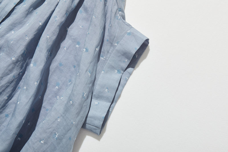 夏の定番！エアリー麻のブラウス　小花プリント　超ゆったりシルエット　250801