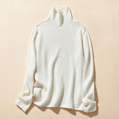 The ultimate comfort born from soft fibers. 100% cashmere high-neck knit 231109