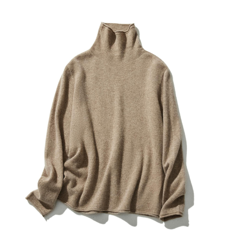 The ultimate comfort born from soft fibers. 100% cashmere high-neck knit 231109