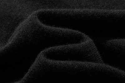 The ultimate comfort born from soft fibers. 100% cashmere high-neck knit 231109
