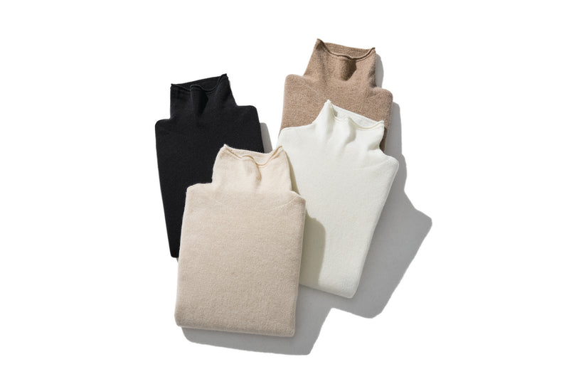 The ultimate comfort born from soft fibers. 100% cashmere high-neck knit 231109