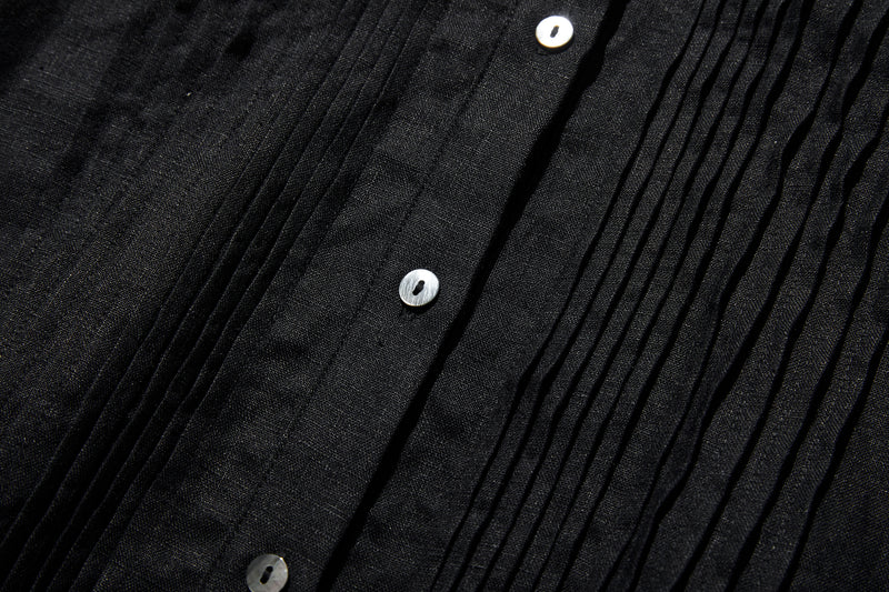 上品な佇まいと、心地よい着心地を兼ね備えた一枚　ピンタックシャツ　リネンシャツブラウス　251007