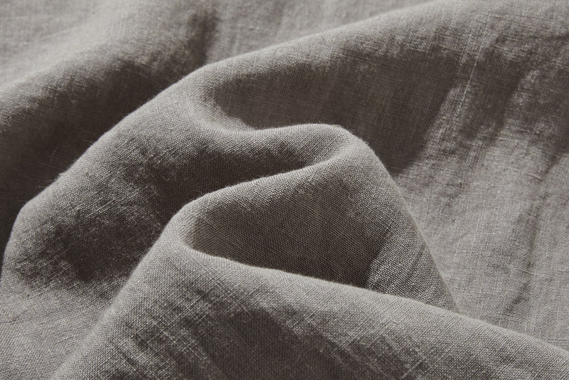 上品な佇まいと、心地よい着心地を兼ね備えた一枚　ピンタックシャツ　リネンシャツブラウス　251007