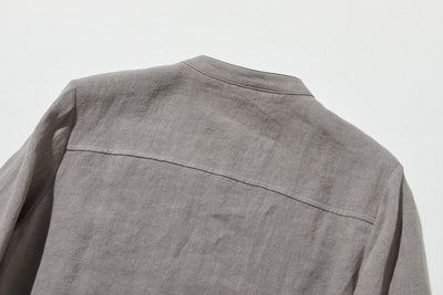 上品な佇まいと、心地よい着心地を兼ね備えた一枚　ピンタックシャツ　リネンシャツブラウス　251007