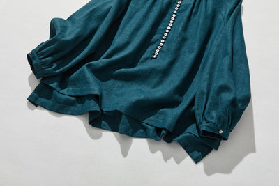 A cotton linen blouse with a captivating natural texture 240312