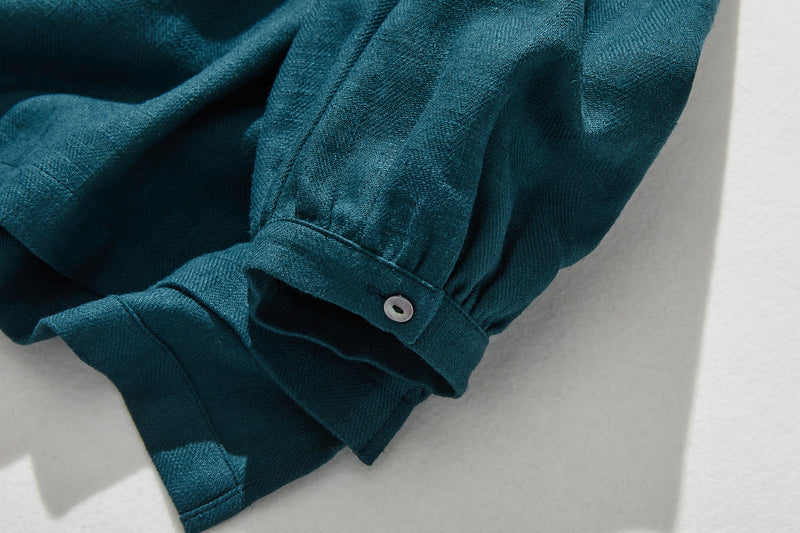 A cotton linen blouse with a captivating natural texture 240312