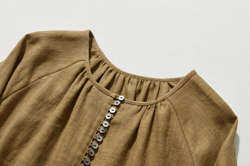 A cotton linen blouse with a captivating natural texture 240312