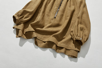A cotton linen blouse with a captivating natural texture 240312