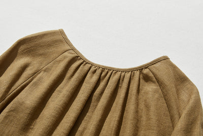 A cotton linen blouse with a captivating natural texture 240312