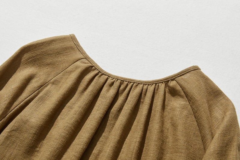 A cotton linen blouse with a captivating natural texture 240312