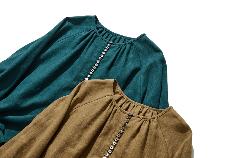 A cotton linen blouse with a captivating natural texture 240312