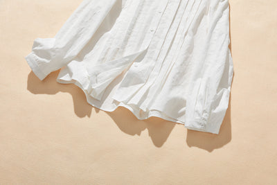 期間限定10％OFF★大人のコーデに馴染む上品な印象　首元フリルブラウス　シャツブラウス　240321