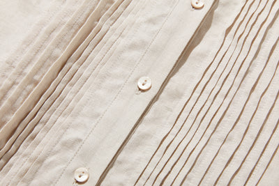 上品な佇まいと、心地よい着心地を兼ね備えた一枚　ピンタックシャツ　リネンシャツブラウス　251007