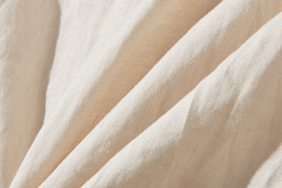 上品な佇まいと、心地よい着心地を兼ね備えた一枚　ピンタックシャツ　リネンシャツブラウス　251007