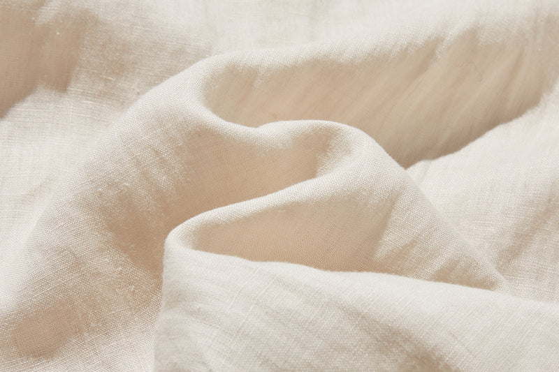 上品な佇まいと、心地よい着心地を兼ね備えた一枚　ピンタックシャツ　リネンシャツブラウス　251007