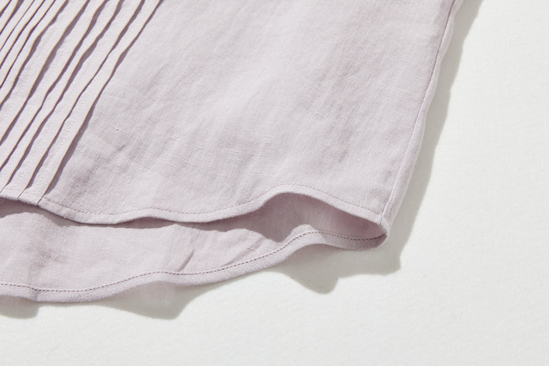 上品な佇まいと、心地よい着心地を兼ね備えた一枚　ピンタックシャツ　リネンシャツブラウス　251007