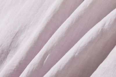 上品な佇まいと、心地よい着心地を兼ね備えた一枚　ピンタックシャツ　リネンシャツブラウス　251007