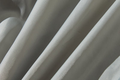 ロングシーズン着まわせる優秀アイテム　トレンチコート　ミドル丈コート　251003