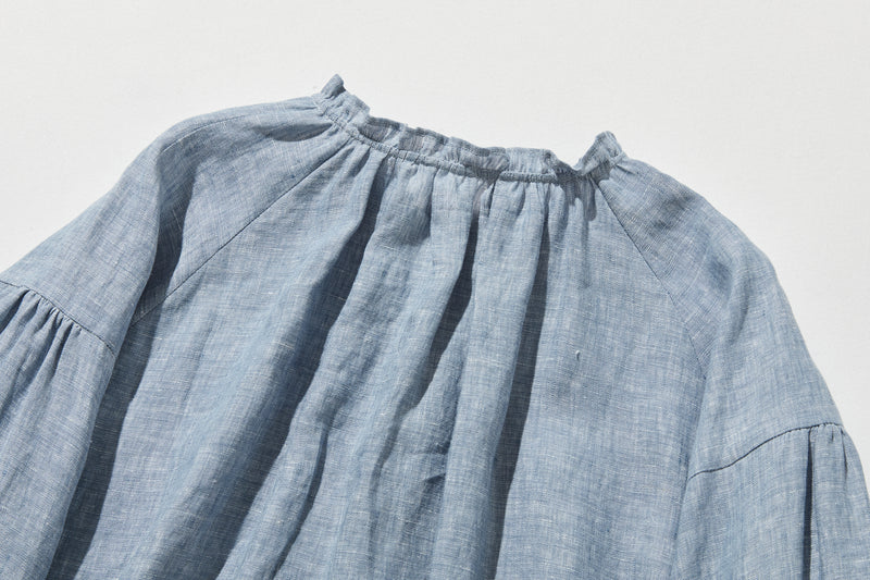 A versatile item that can be worn in any season. French linen blouse 250213