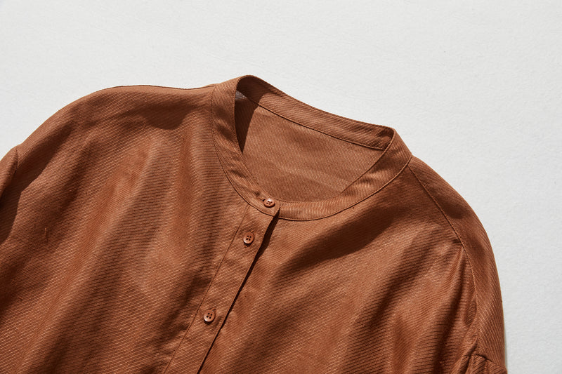 きれいな落ち感とニュアンスのある風合いが楽しめるブラウス　リネン100％　 　240322