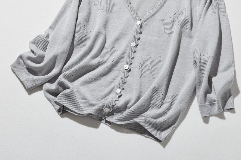 A cool and refreshing seasonal piece with a cute butterfly motif. Linen and lyocell, 3/4 sleeve cardigan, gray, 250616-1 