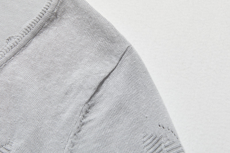 A cool and refreshing seasonal piece with a cute butterfly motif. Linen and lyocell, 3/4 sleeve cardigan, gray, 250616-1 