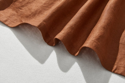 きれいな落ち感とニュアンスのある風合いが楽しめるブラウス　リネン100％　 　240322