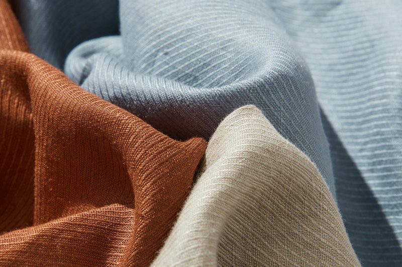 きれいな落ち感とニュアンスのある風合いが楽しめるブラウス　リネン100％　 　240322