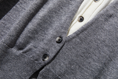 カジュアル過ぎず上品見え　重ね着風カーディガン ウール混　　250218