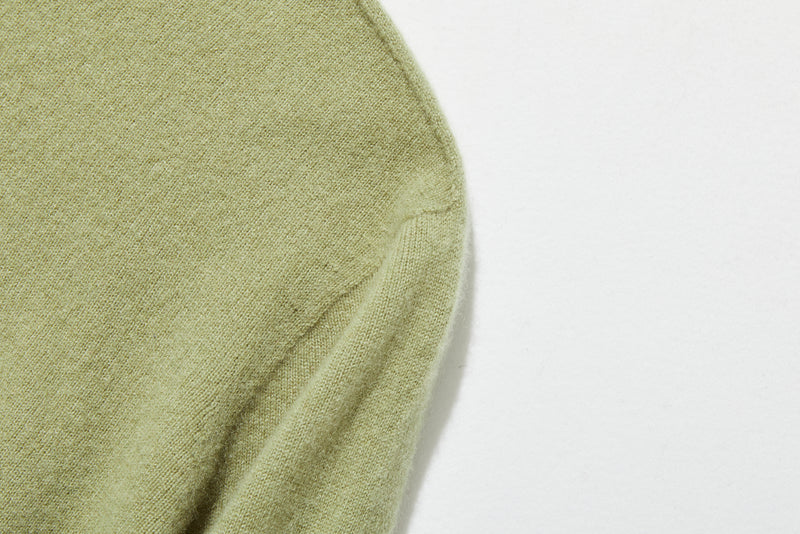 ★2025新色★やわらかい繊維から生まれる最高の心地良さ　カシミヤ100％　ハイネック ニット　231109