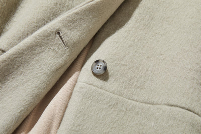 冬のファッションの頼もしい一枚に フード付きハーフコート　ショートコート　251011