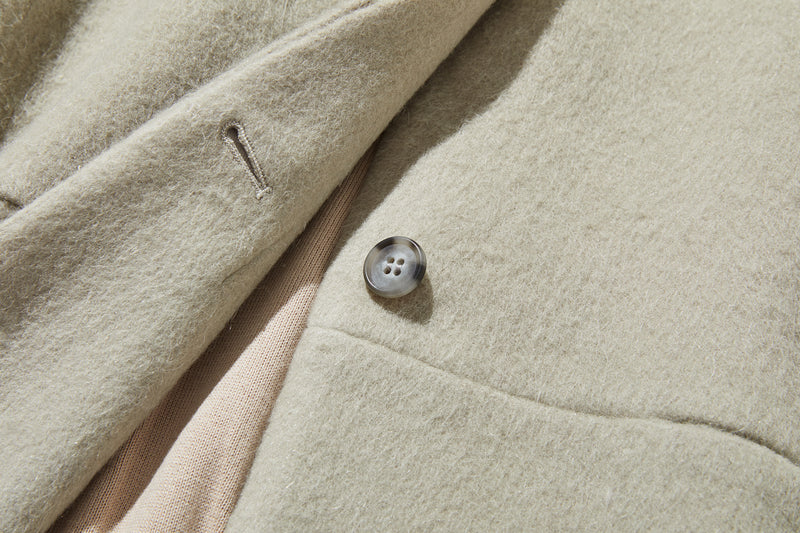 冬のファッションの頼もしい一枚に フード付きハーフコート　ショートコート　251011