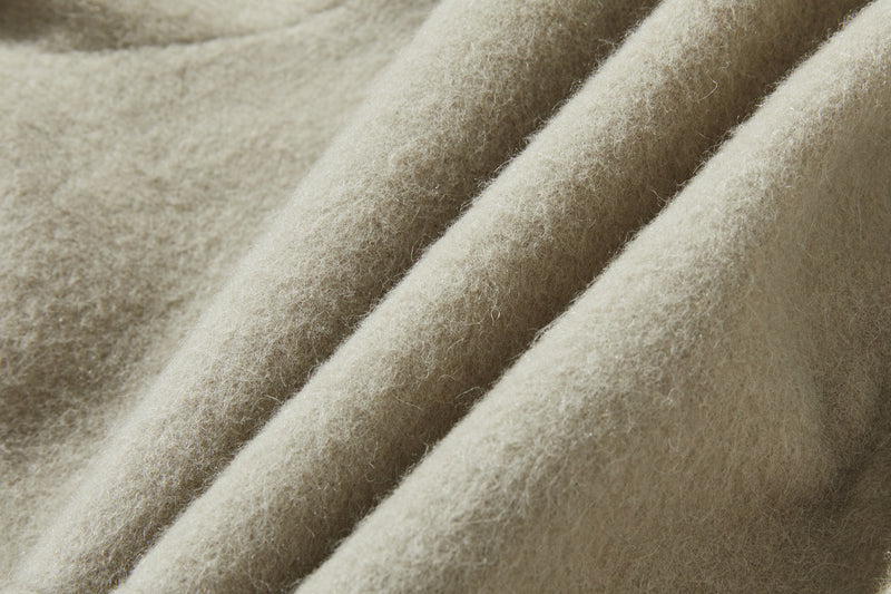 冬のファッションの頼もしい一枚に フード付きハーフコート　ショートコート　251011