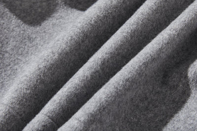 冬のファッションの頼もしい一枚に フード付きハーフコート　ショートコート　251011