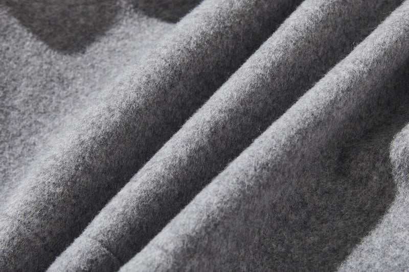 冬のファッションの頼もしい一枚に フード付きハーフコート　ショートコート　251011