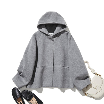 冬のファッションの頼もしい一枚に フード付きハーフコート　ショートコート　251011