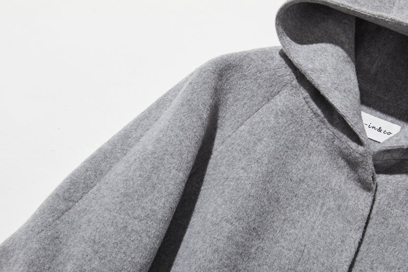 冬のファッションの頼もしい一枚に フード付きハーフコート　ショートコート　251011