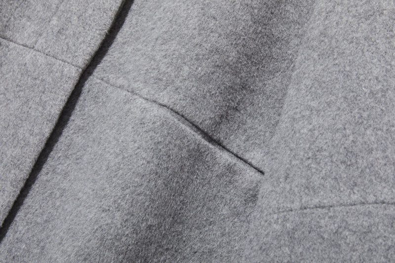 冬のファッションの頼もしい一枚に フード付きハーフコート　ショートコート　251011