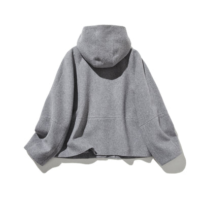 冬のファッションの頼もしい一枚に フード付きハーフコート　ショートコート　251011