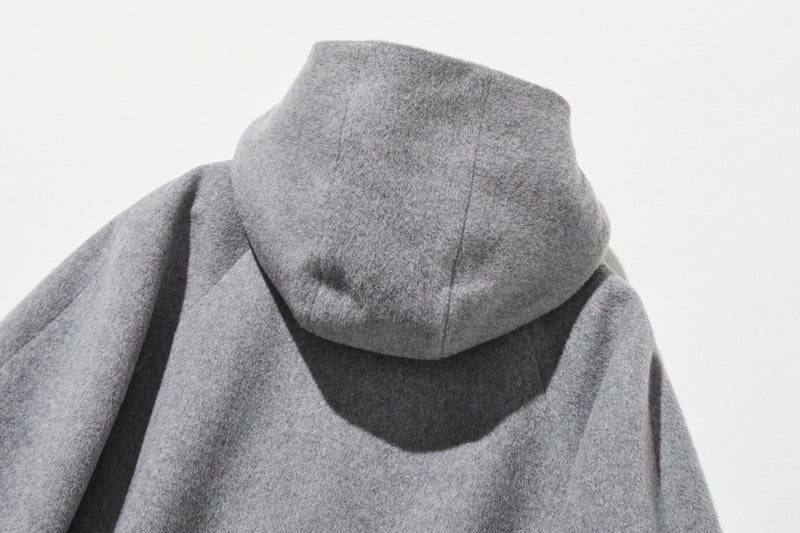 冬のファッションの頼もしい一枚に フード付きハーフコート　ショートコート　251011