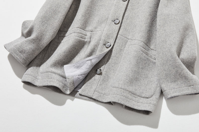 軽くて暖かいフード付きアウター　ウールアウター　241206