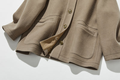 軽くて暖かいフード付きアウター　ウールアウター　241206