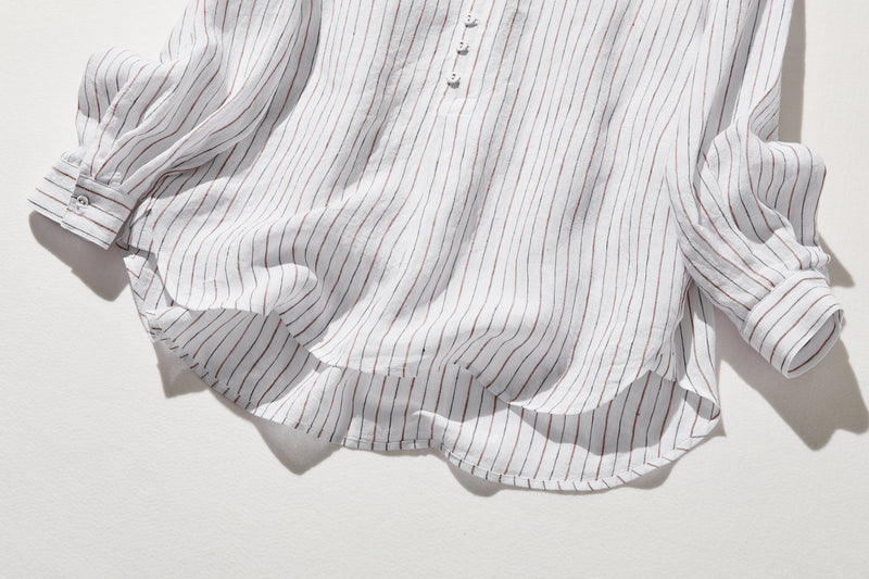 ゆったりとした着心地と上品なデザインが魅力の、リネン100%長袖ブラウス　　250414