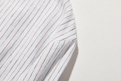 ゆったりとした着心地と上品なデザインが魅力の、リネン100%長袖ブラウス　　250414