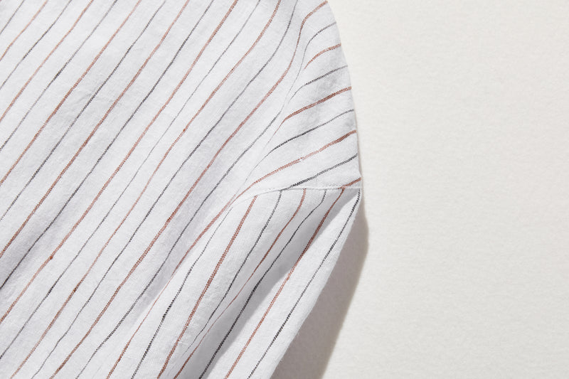 ゆったりとした着心地と上品なデザインが魅力の、リネン100%長袖ブラウス　　250414