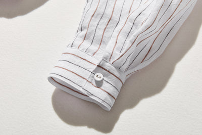 ゆったりとした着心地と上品なデザインが魅力の、リネン100%長袖ブラウス　　250414