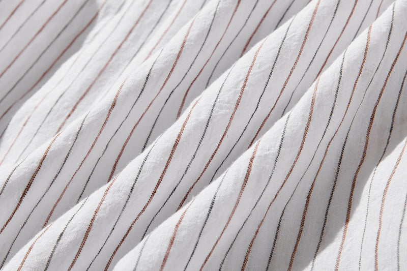 ゆったりとした着心地と上品なデザインが魅力の、リネン100%長袖ブラウス　　250414