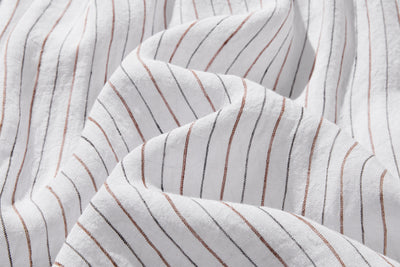 ゆったりとした着心地と上品なデザインが魅力の、リネン100%長袖ブラウス　　250414