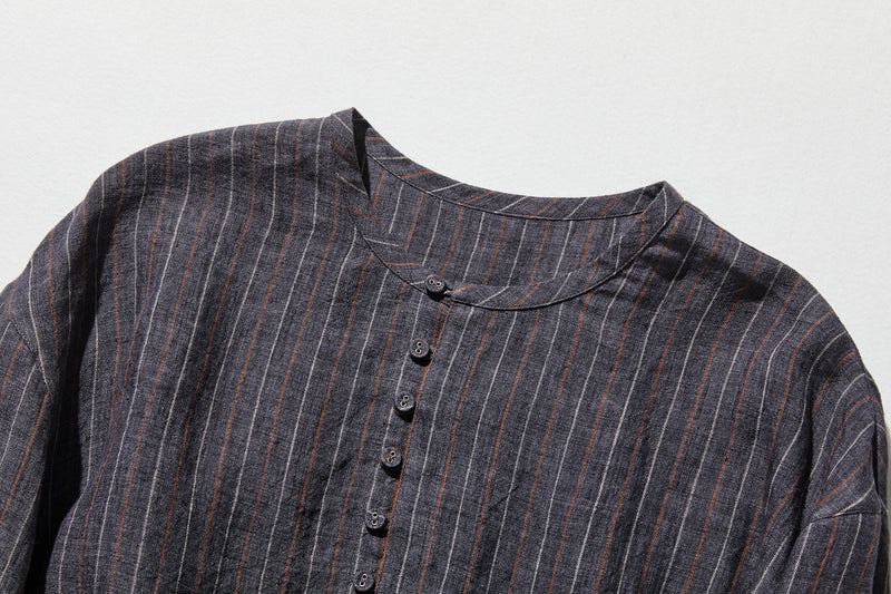 ゆったりとした着心地と上品なデザインが魅力の、リネン100%長袖ブラウス　　250414