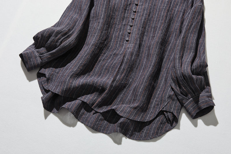 ゆったりとした着心地と上品なデザインが魅力の、リネン100%長袖ブラウス　　250414